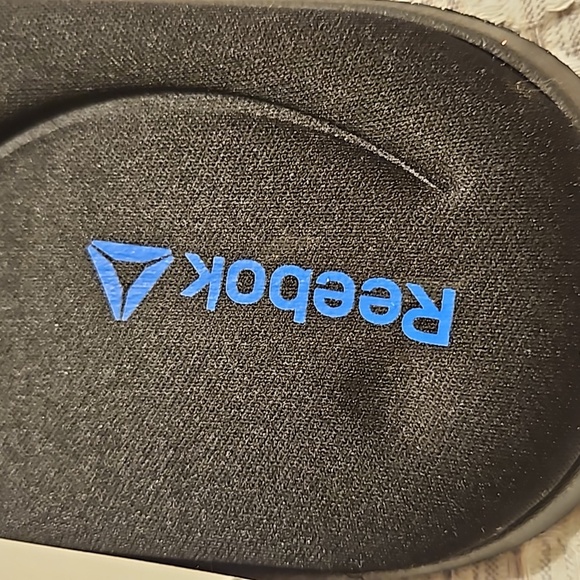 REEBOK Slides Sz 6 kids 7.5 Womans - Picture 3 of 6